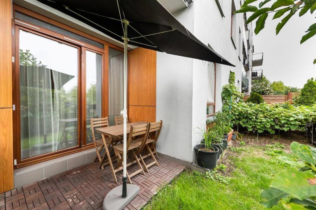 Luxury Garden Apartment Warsaw Exterior photo
